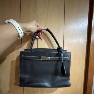 Elegant Black Handbag